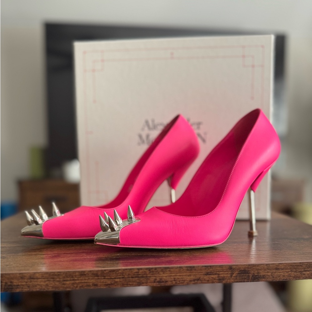 Alexander McQueen Neon Pink/Silver pumps.